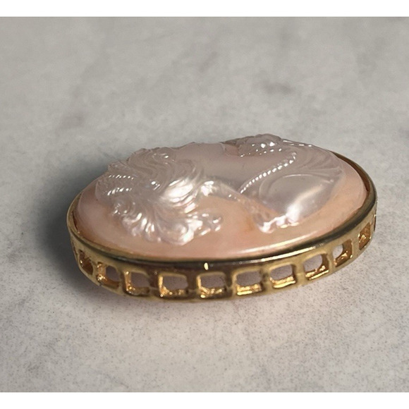 Victorian Woman Cameo Brooch Gold Tone Oval Pin Peach White Bust Right Facing - Picture 4 of 11